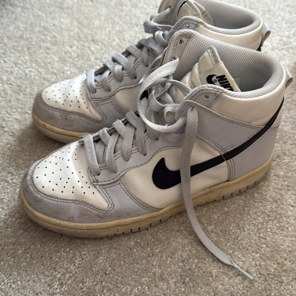 Nike High Dunks “retro” in White and Powder Blue - Picture 2 of 6